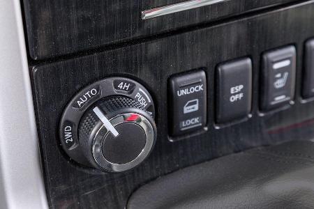 Nissan Pathfinder 2.5 dCi, Bedienelemente