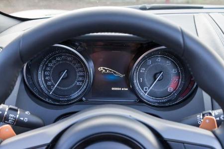 Jaguar F-Type, Rundinstrumente