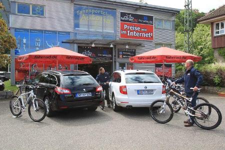 Peugot 508 SW HDi 165, Skoda Superb Combi 2.0 TDI, beide Fahrzeuge, Heckklappe geschlossen Fahrräder Peugot 508 SW HDi 165, Skoda Superb Combi 2.0 TDI, beide Fahrzeuge, Heckklappe geschlossen Fahrräder