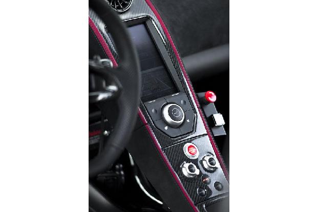 McLaren MP4-12C, Innenraum, Cockpit