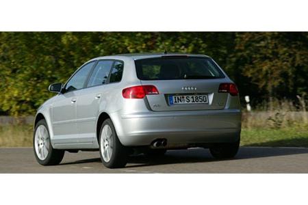 Der Motor des Audi gefällt durch spontanes Ansprechverhalten und gleichmäßige Leistungsentfaltung.