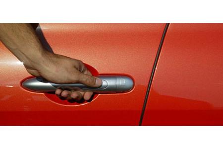 Per Keyless-Go lässt sich der Renault am Türgriff verriegeln.