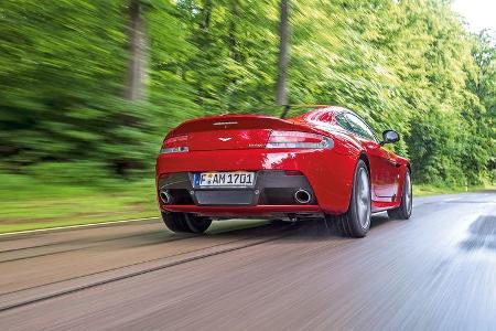 Aston Martin V8 Vantage, Heckansicht