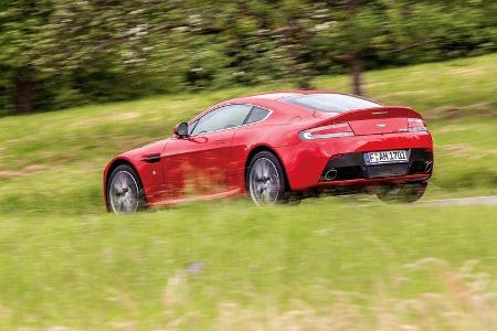 Aston Martin V8 Vantage, Seitenansicht