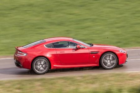 Aston Martin V8 Vantage, Seitenansicht