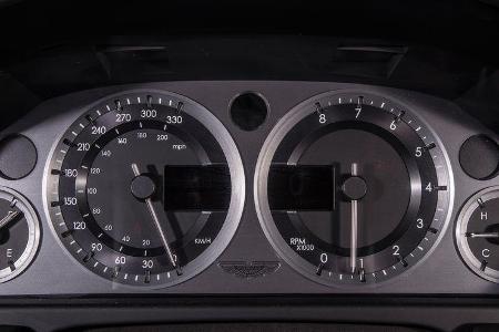 Aston Martin V8 Vantage, Rundinstrumente