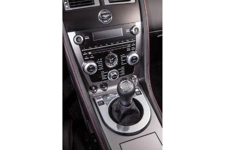 Aston Martin V8 Vantage, Mittelkonsole