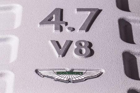 Aston Martin V8 Vantage, Schild