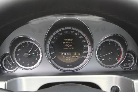 Mercedes E 200 NGT, Rundinstrumente