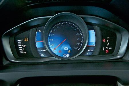 Fahrbericht Volvo V60-Diesel-Plug-inybrid, V60, Tacho, Display