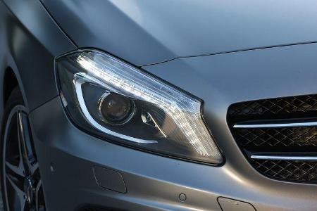 Mercedes A-Klasse, Frontscheinwerfer