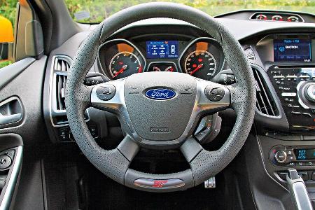 Ford Focus ST, Lenkrad, Rundinstrumente