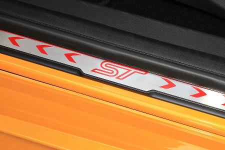 Ford Focus ST, Schriftzug