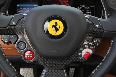 Ferrari FF, Lenkrad