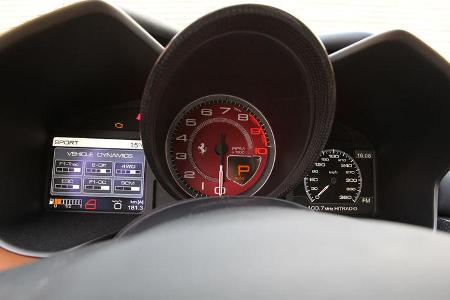 Ferrari FF, Tacho