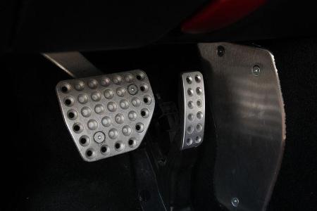 Ferrari FF, Pedal
