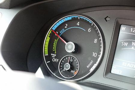 VW Jetta 1.4 TSI Hybrid, Rundinstrument, Batteriestand
