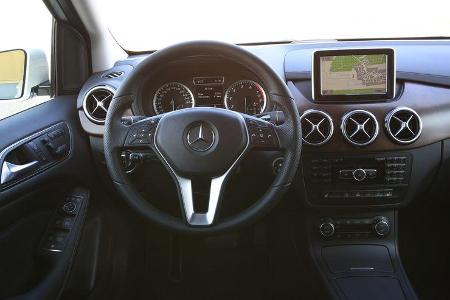 Mercedes B 250, Lenkrad, Cockpit