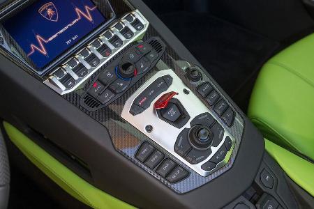 Lamborghini Aventador LP 700-4 Roadster, Bedienelemente, Mittelkonsole