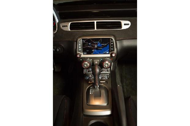 Chevrolet Camaro ZL1 Cabrio, Mittelkonsole