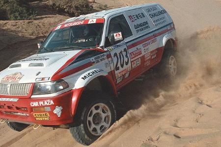 Mitsubishi erreicht die Plätze zwei bis vier. Dahinter folgt der zweite Schlesser-Buggy mit Servia/Delli-Zotti.