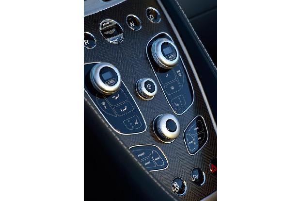 Aston Martin Vanquish Volante, Mittelkonsole