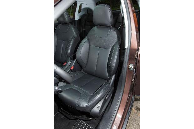 Peugeot 2008 e-HDi 115, Fahrersitz