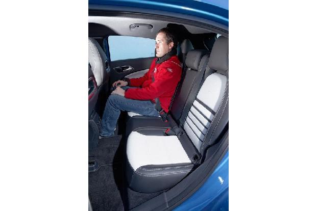 Mercedes A 180 Style Blue Efficiency Edition, Fondsitz, Beinfreiheit