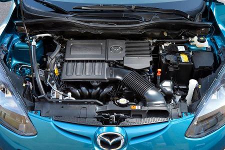 Mazda 2, Motor