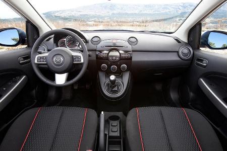 Mazda 2, Innenraum, Cockpit