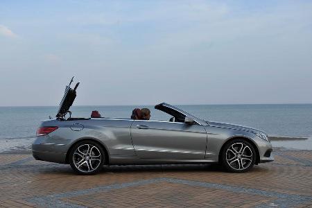 Mercedes E 400 Cabrio, Seitenansicht, Verdeck schliet