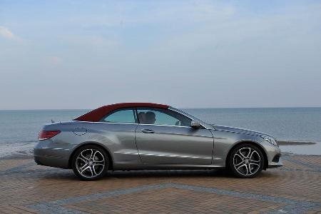 Mercedes E 400 Cabrio, Seitenansicht, Verdeck schliet