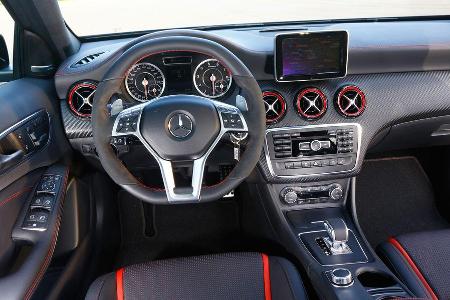 Mercedes A 45 AMG, Cockpit, Lenkrad