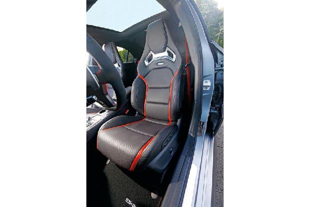 Mercedes A 45 AMG, Fahrersitz