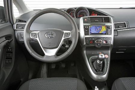 Toyota Verso 2.0 D-4D, Lenkrad, Cockpit
