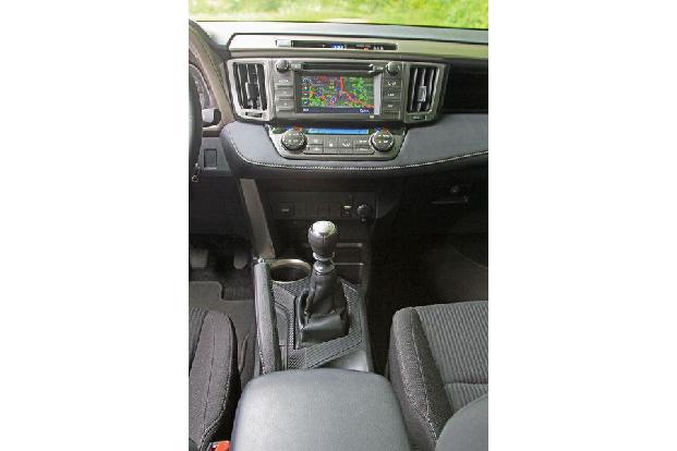 Toyota RAV4 2.2 D-4D AWD Life, Mittelkonsole