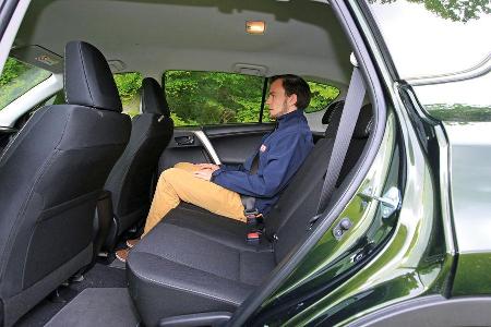 Toyota RAV4 2.2 D-4D AWD Life, Rcksitz, Beinfreiheit