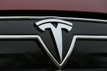 Tesla Model S, Emblem Tesla Model S, Emblem