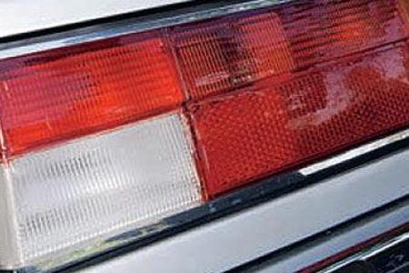 Die Rückleuchten fanden mit schwarzem Rahmen Wiederverwendung beim BMW M1.
