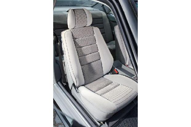 Komfort-Sportsitze im Mercedes-Benz 500 SEC-AMG, Baujahr 1982