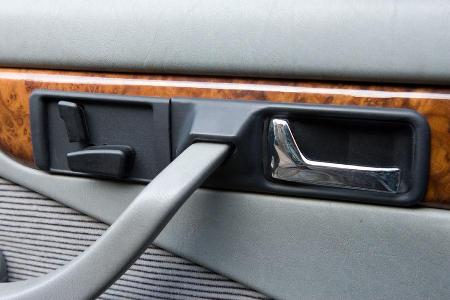 Bedien-Panel fr elektrische Sitzverstellung im Mercedes-Benz 500 SEC-AMG, Baujahr 1982