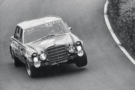 Mercedes-Benz 300 SE 6.8 im Rennen
