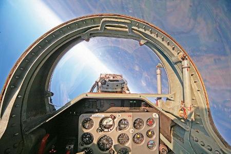 L-39 Albatros, Cockpit