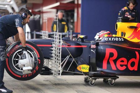 Daniil Kvyat - Red Bull - Formel 1-Test - Barcelona - 24. Februar 2016