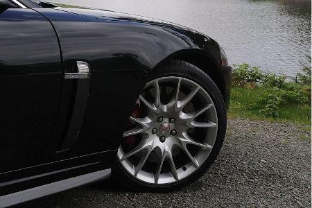 Stärkere, rennsporterprobte Bremsen hinter 20-Zöllern.