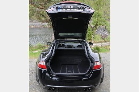 Preislich liegt der XKR-S rund 3.000 Euro über dem BMW M6 Coupé.