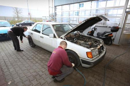 Mercedes-Benz 250 D, Inspektion