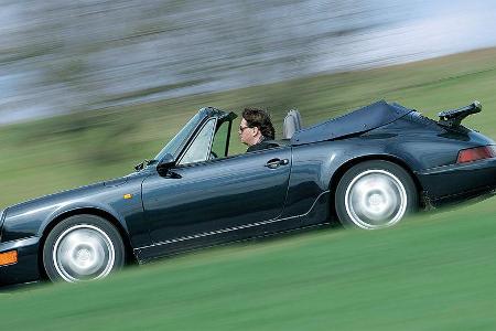 Ab Tempo 80 fährt beim Porsche 964 der Heckspoiler selbsttätig aus und sorgt für Anpressdruck auf der Hinterachse.