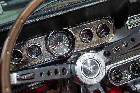 Ford Mustang, Rundinstrumente