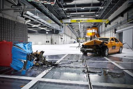 Technologiezentrum Fahrzeugsicherheit (TFS) Daimler, Crashtest